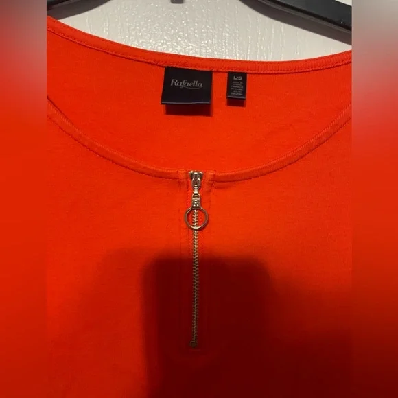 RAFAELLA top with gold zipper size large - Picture 3 of 4